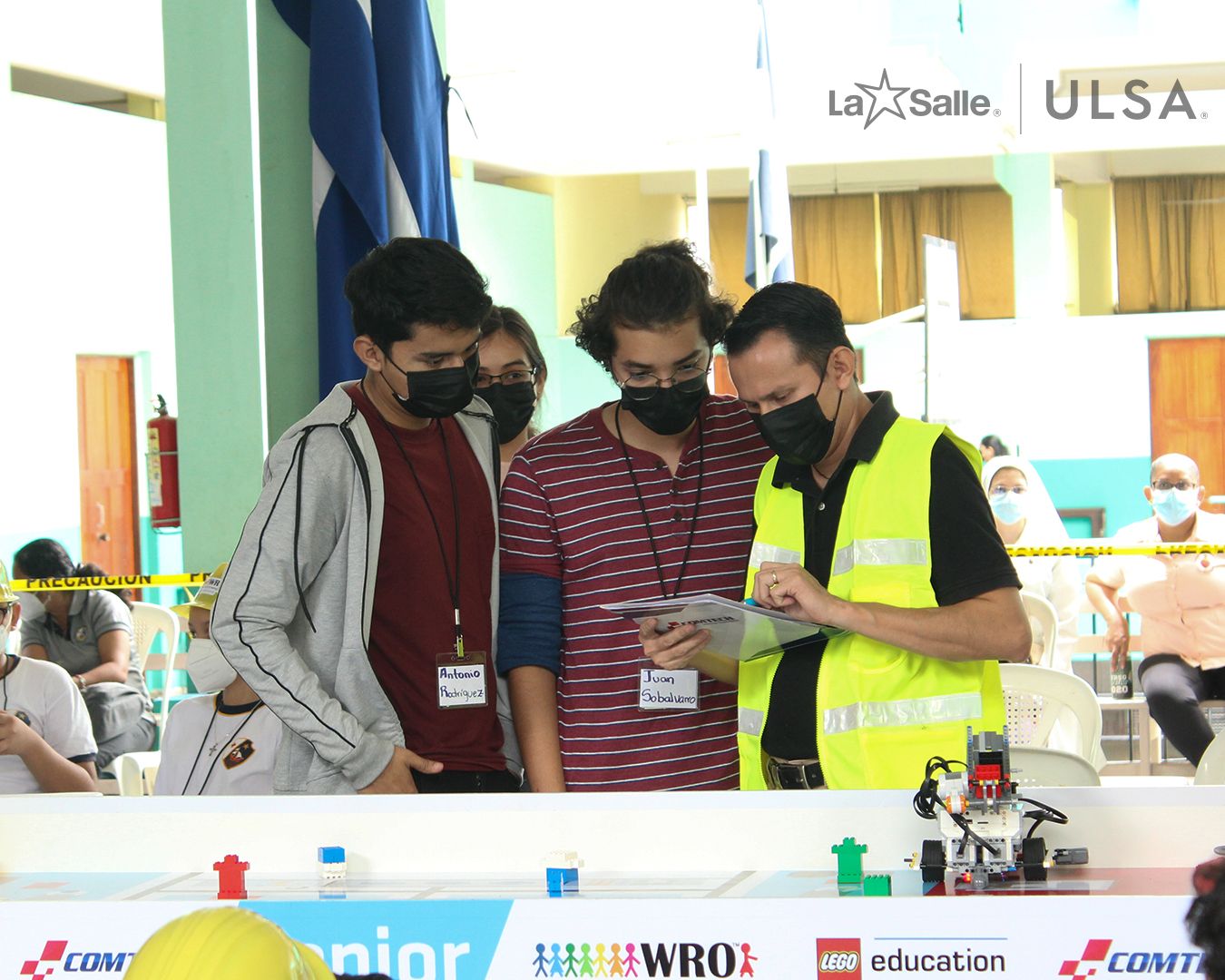 Estudiantes de ULSA  participando en categoría senior de las Olimpiadas de Robótica, Reto 2022 – Sede Occidente