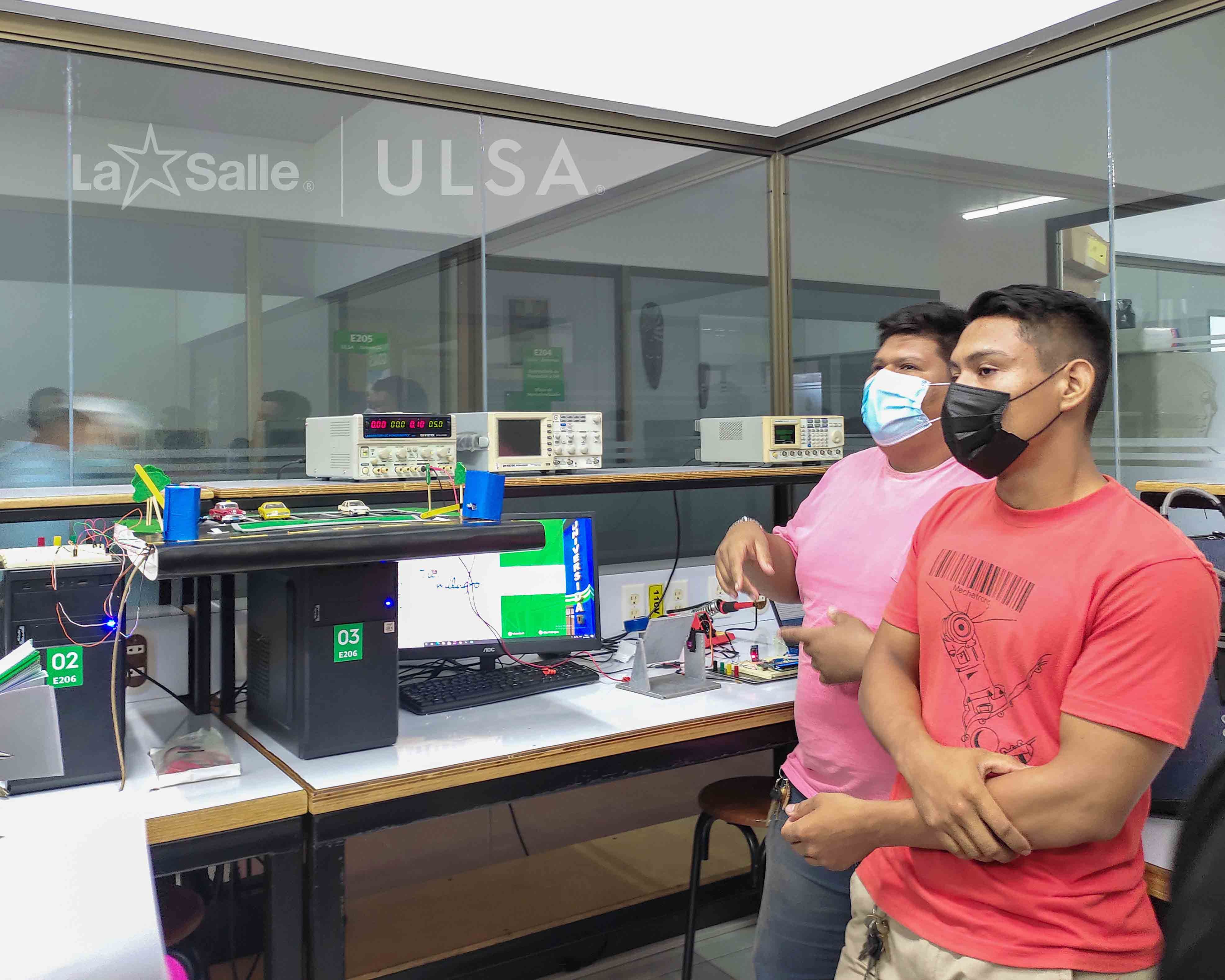 Estudiantes participantes del Concurso de proyecto de Electrónica Digital II